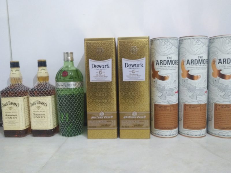 JD honey(2), Tanqueray No. Ten(1), Dewar's 15(2), The Ardmore(3)